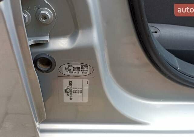 Серый Рено Меган, объемом двигателя 1.6 л и пробегом 243 тыс. км за 4700 $, фото 13 на Automoto.ua