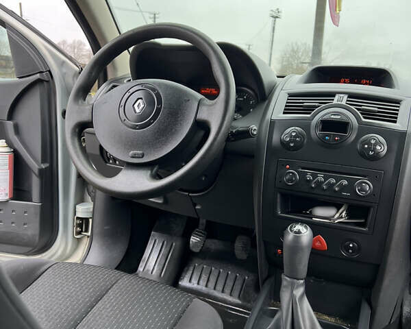 Сірий Рено Меган, об'ємом двигуна 1.6 л та пробігом 240 тис. км за 3950 $, фото 12 на Automoto.ua