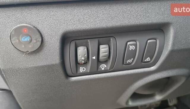 Сірий Рено Меган, об'ємом двигуна 2 л та пробігом 224 тис. км за 5300 $, фото 17 на Automoto.ua