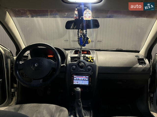 Сірий Рено Меган, об'ємом двигуна 1.4 л та пробігом 220 тис. км за 4400 $, фото 8 на Automoto.ua