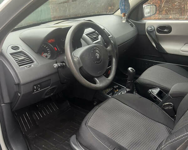 Серый Рено Меган, объемом двигателя 1.6 л и пробегом 240 тыс. км за 3600 $, фото 6 на Automoto.ua