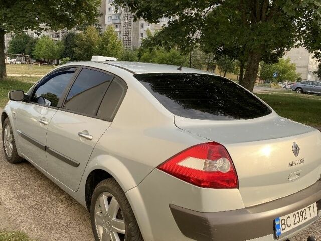 Серый Рено Меган, объемом двигателя 2 л и пробегом 143 тыс. км за 4500 $, фото 3 на Automoto.ua