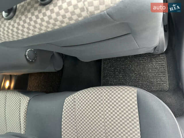 Серый Рено Меган, объемом двигателя 1.6 л и пробегом 208 тыс. км за 4999 $, фото 24 на Automoto.ua