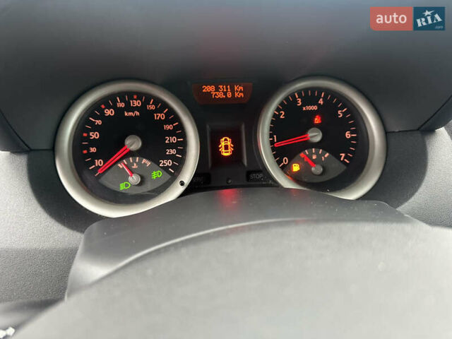 Серый Рено Меган, объемом двигателя 1.6 л и пробегом 208 тыс. км за 4999 $, фото 12 на Automoto.ua