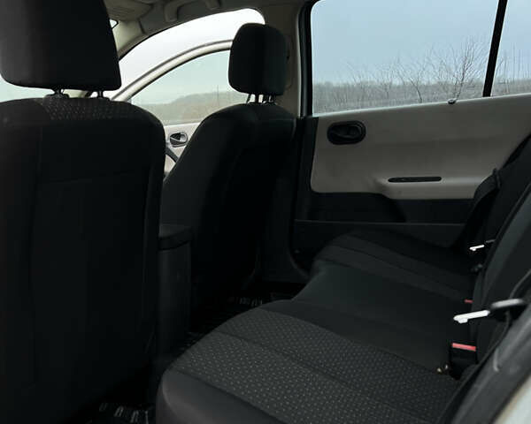 Сірий Рено Меган, об'ємом двигуна 1.6 л та пробігом 240 тис. км за 3950 $, фото 10 на Automoto.ua