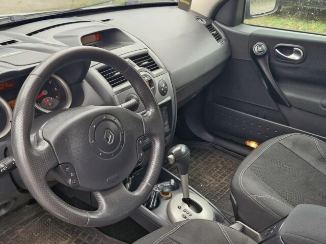 Сірий Рено Меган, об'ємом двигуна 2 л та пробігом 224 тис. км за 5300 $, фото 2 на Automoto.ua