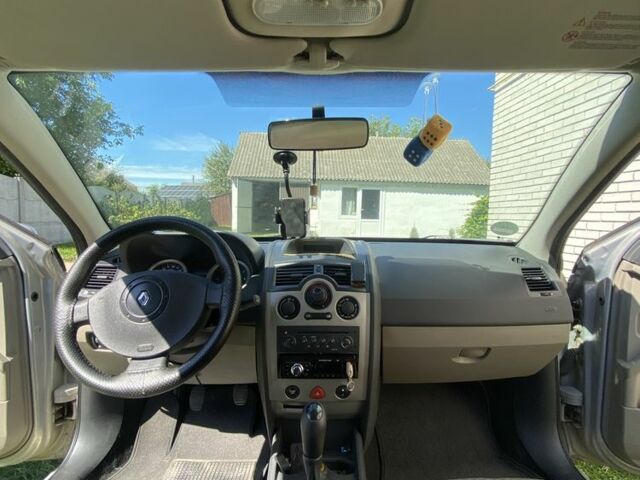 Серый Рено Меган, объемом двигателя 1.6 л и пробегом 206 тыс. км за 5000 $, фото 7 на Automoto.ua