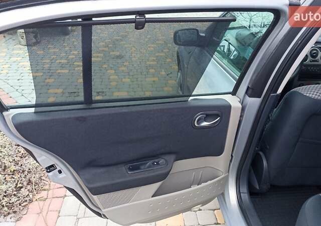 Серый Рено Меган, объемом двигателя 1.6 л и пробегом 243 тыс. км за 4700 $, фото 16 на Automoto.ua