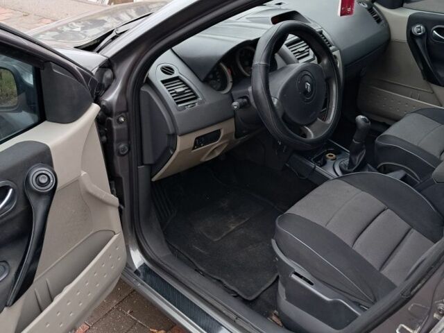 Сірий Рено Меган, об'ємом двигуна 1.5 л та пробігом 400 тис. км за 3999 $, фото 7 на Automoto.ua