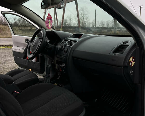 Сірий Рено Меган, об'ємом двигуна 1.6 л та пробігом 240 тис. км за 3950 $, фото 8 на Automoto.ua