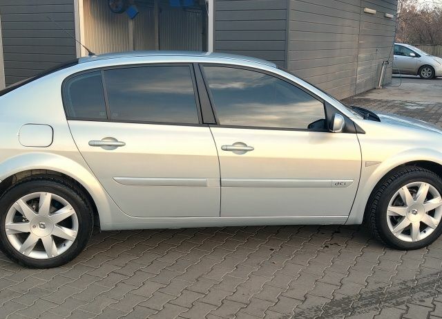 Серый Рено Меган, объемом двигателя 1.5 л и пробегом 350 тыс. км за 5000 $, фото 6 на Automoto.ua