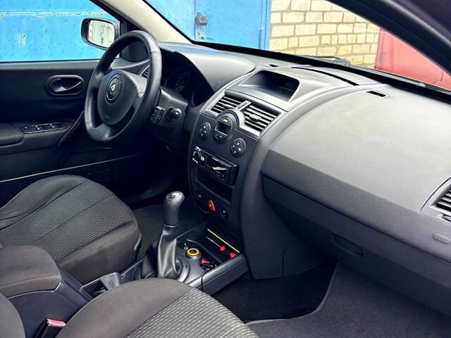 Сірий Рено Меган, об'ємом двигуна 1.6 л та пробігом 248 тис. км за 5100 $, фото 3 на Automoto.ua