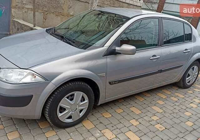 Серый Рено Меган, объемом двигателя 1.6 л и пробегом 243 тыс. км за 4700 $, фото 2 на Automoto.ua