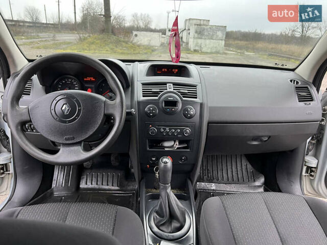 Сірий Рено Меган, об'ємом двигуна 1.6 л та пробігом 240 тис. км за 3950 $, фото 11 на Automoto.ua