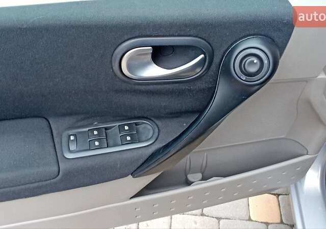 Серый Рено Меган, объемом двигателя 1.6 л и пробегом 243 тыс. км за 4700 $, фото 22 на Automoto.ua