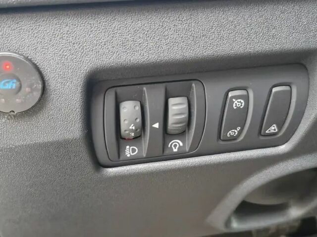 Серый Рено Меган, объемом двигателя 2 л и пробегом 220 тыс. км за 4999 $, фото 3 на Automoto.ua