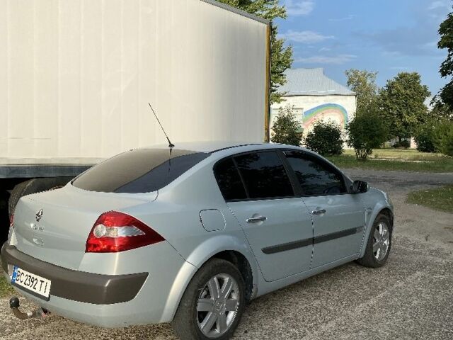 Серый Рено Меган, объемом двигателя 2 л и пробегом 143 тыс. км за 4500 $, фото 2 на Automoto.ua