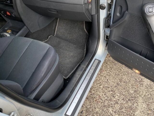 Серый Рено Меган, объемом двигателя 2 л и пробегом 143 тыс. км за 4500 $, фото 7 на Automoto.ua