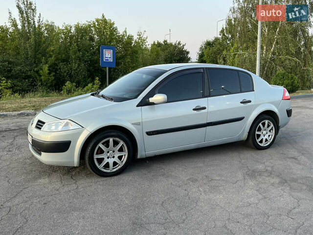 Серый Рено Меган, объемом двигателя 1.6 л и пробегом 231 тыс. км за 4300 $, фото 11 на Automoto.ua