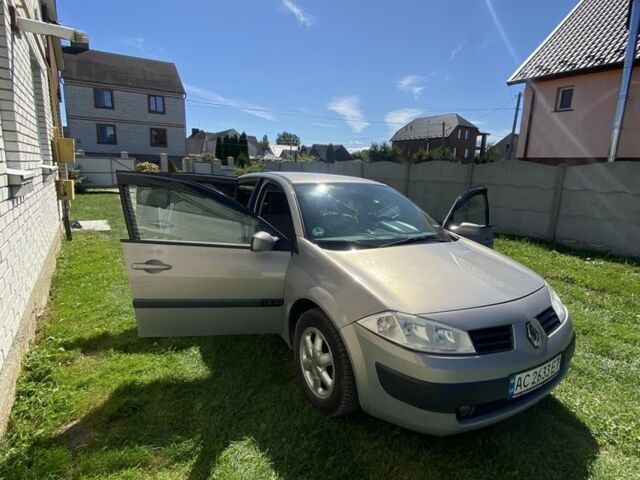 Серый Рено Меган, объемом двигателя 1.6 л и пробегом 206 тыс. км за 5000 $, фото 2 на Automoto.ua