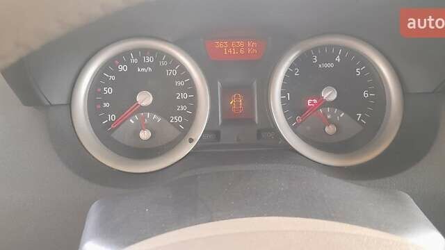 Серый Рено Меган, объемом двигателя 1.6 л и пробегом 363 тыс. км за 3700 $, фото 1 на Automoto.ua