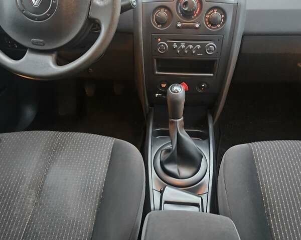 Серый Рено Меган, объемом двигателя 1.6 л и пробегом 238 тыс. км за 3500 $, фото 1 на Automoto.ua