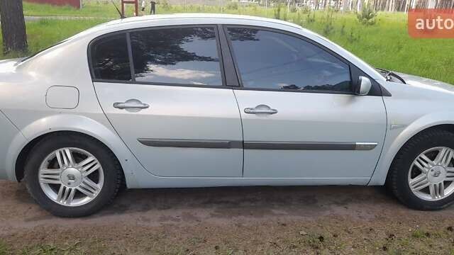 Серый Рено Меган, объемом двигателя 1.6 л и пробегом 363 тыс. км за 3700 $, фото 5 на Automoto.ua