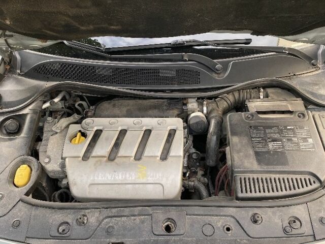 Серый Рено Меган, объемом двигателя 2 л и пробегом 143 тыс. км за 4500 $, фото 5 на Automoto.ua