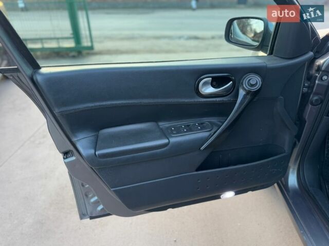 Серый Рено Меган, объемом двигателя 2 л и пробегом 220 тыс. км за 4850 $, фото 22 на Automoto.ua