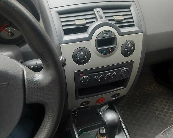 Серый Рено Меган, объемом двигателя 1.6 л и пробегом 311 тыс. км за 3800 $, фото 5 на Automoto.ua