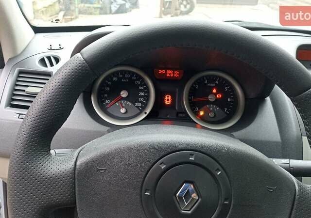 Серый Рено Меган, объемом двигателя 1.6 л и пробегом 243 тыс. км за 4700 $, фото 9 на Automoto.ua