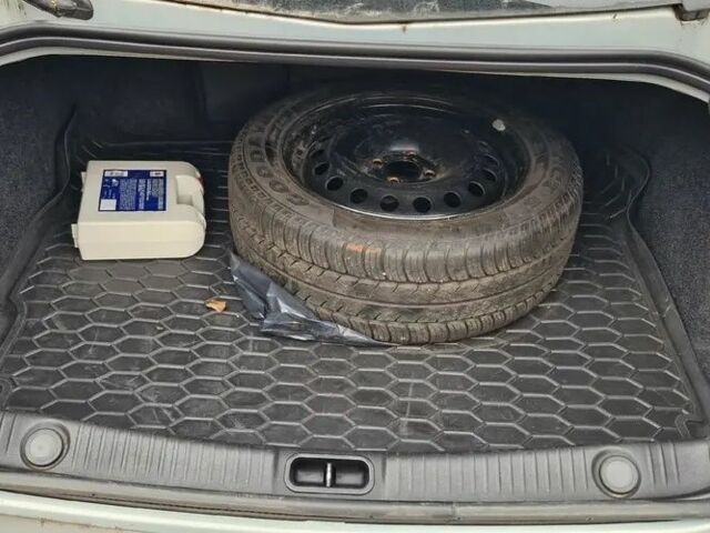 Серый Рено Меган, объемом двигателя 2 л и пробегом 220 тыс. км за 4999 $, фото 2 на Automoto.ua