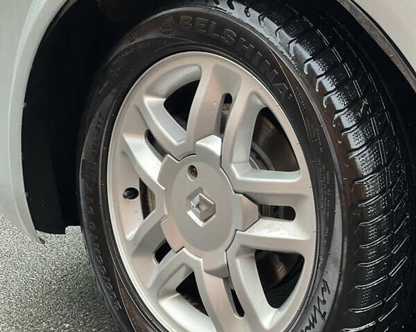 Серый Рено Меган, объемом двигателя 1.6 л и пробегом 240 тыс. км за 3600 $, фото 12 на Automoto.ua