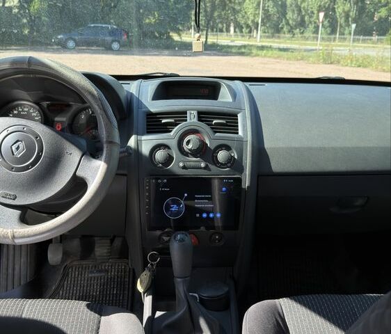 Сірий Рено Меган, об'ємом двигуна 1.4 л та пробігом 200 тис. км за 3761 $, фото 4 на Automoto.ua