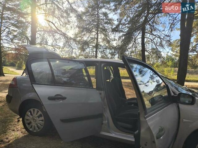 Сірий Рено Меган, об'ємом двигуна 1.39 л та пробігом 270 тис. км за 4100 $, фото 11 на Automoto.ua