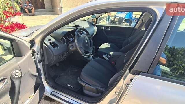 Серый Рено Меган, объемом двигателя 1.6 л и пробегом 175 тыс. км за 4900 $, фото 8 на Automoto.ua