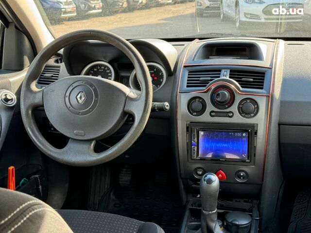 Серый Рено Меган, объемом двигателя 1.6 л и пробегом 132 тыс. км за 4780 $, фото 23 на Automoto.ua