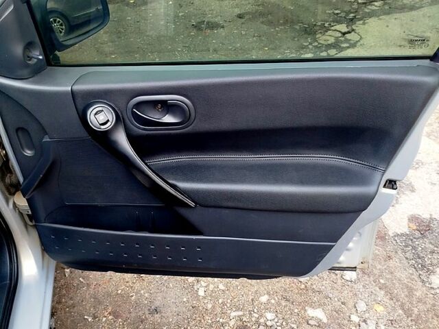 Серый Рено Меган, объемом двигателя 1.4 л и пробегом 250 тыс. км за 3600 $, фото 6 на Automoto.ua