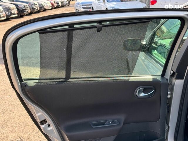 Серый Рено Меган, объемом двигателя 1.6 л и пробегом 132 тыс. км за 4780 $, фото 16 на Automoto.ua