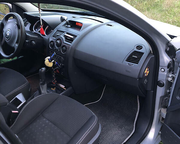 Серый Рено Меган, объемом двигателя 1.6 л и пробегом 235 тыс. км за 5500 $, фото 6 на Automoto.ua