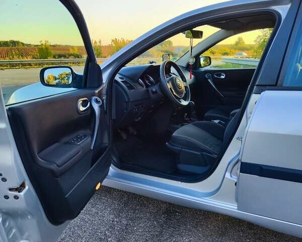 Серый Рено Меган, объемом двигателя 1.6 л и пробегом 174 тыс. км за 5500 $, фото 12 на Automoto.ua