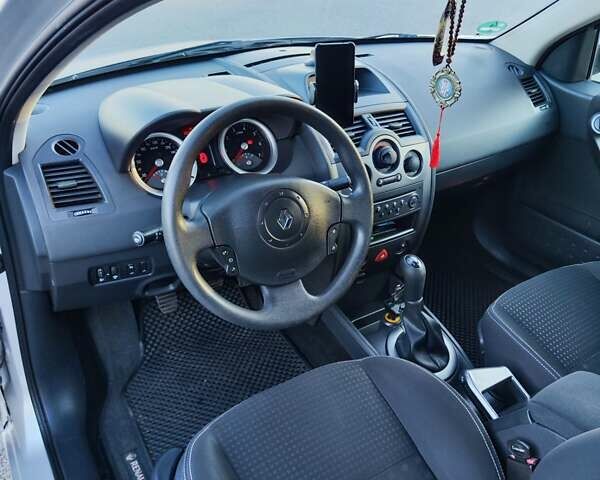 Серый Рено Меган, объемом двигателя 1.6 л и пробегом 174 тыс. км за 5500 $, фото 9 на Automoto.ua