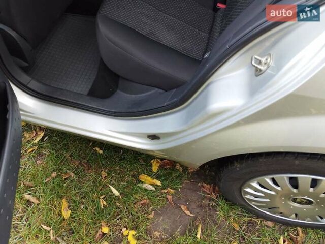 Рено Меган 2005 в Смеле на Automoto.ua Серый Рено Меган, объемом двигателя 1.39 л и пробегом 157 тыс. км за 4900 $, фото 15 на Automoto.ua