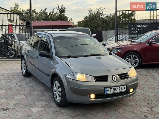 Сірий Рено Меган, об'ємом двигуна 1.6 л та пробігом 300 тис. км за 3699 $, фото 2 на Automoto.ua