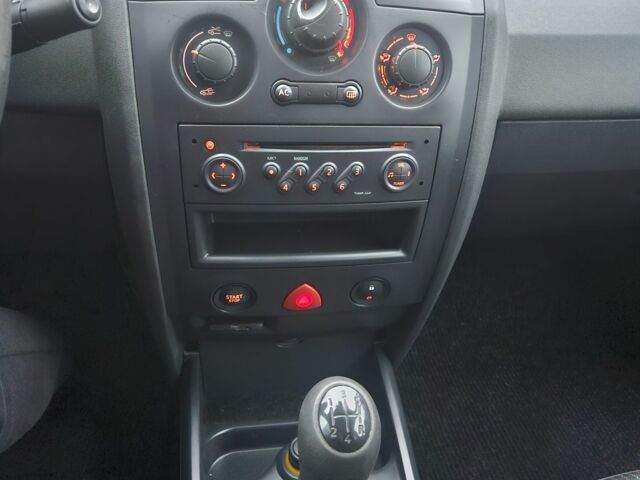 Серый Рено Меган, объемом двигателя 1.6 л и пробегом 238 тыс. км за 4350 $, фото 7 на Automoto.ua