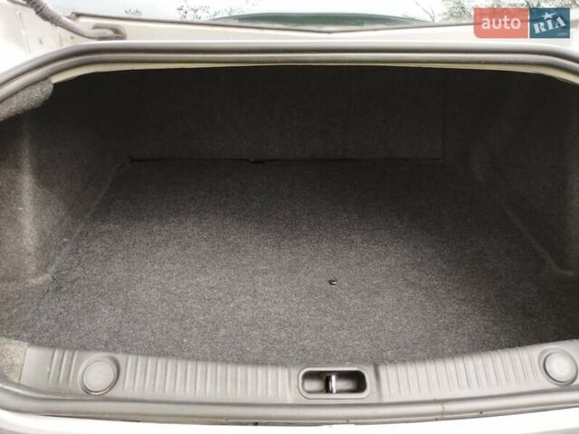Рено Меган 2005 в Смеле на Automoto.ua Серый Рено Меган, объемом двигателя 1.39 л и пробегом 157 тыс. км за 4900 $, фото 19 на Automoto.ua