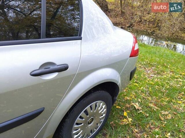 Рено Меган 2005 в Смеле на Automoto.ua Серый Рено Меган, объемом двигателя 1.39 л и пробегом 157 тыс. км за 4900 $, фото 3 на Automoto.ua