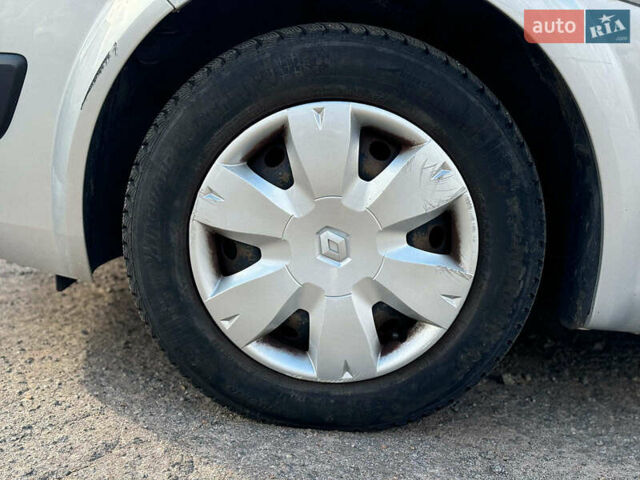 Серый Рено Меган, объемом двигателя 1.6 л и пробегом 132 тыс. км за 4780 $, фото 9 на Automoto.ua