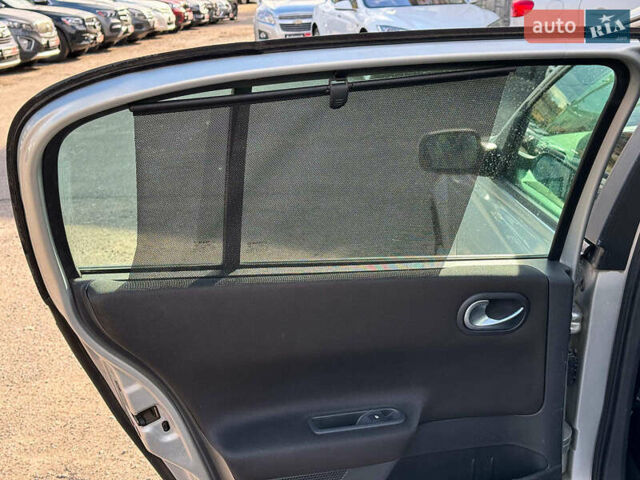 Серый Рено Меган, объемом двигателя 1.6 л и пробегом 132 тыс. км за 4780 $, фото 16 на Automoto.ua