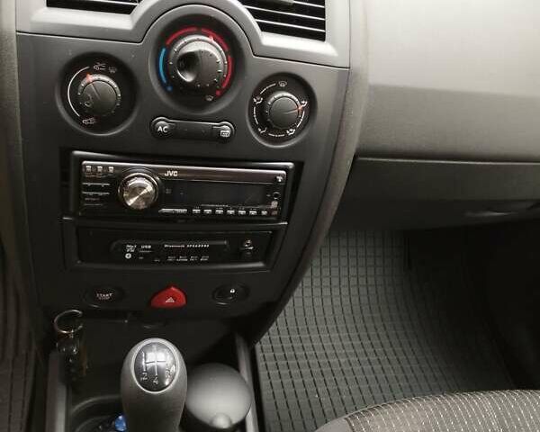 Рено Меган 2005 в Смеле на Automoto.ua Серый Рено Меган, объемом двигателя 1.39 л и пробегом 157 тыс. км за 4900 $, фото 17 на Automoto.ua